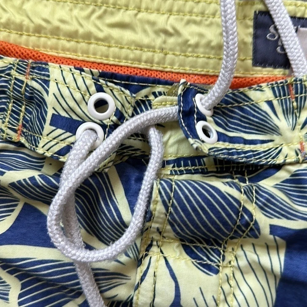 St. John’s Bay shorts men’s swim trunks, yellow and gray floral size medium - Picture 3 of 9